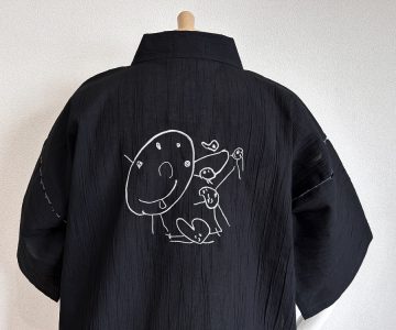 【ロゴ刺繍/背中上部】