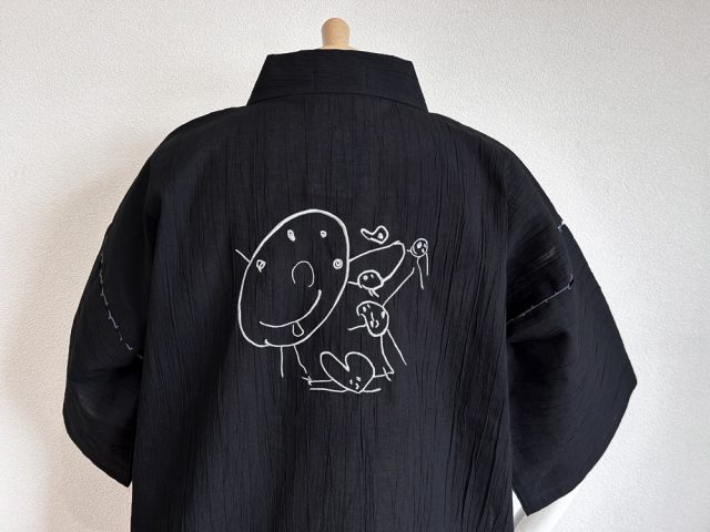 【ロゴ刺繍/背中上部】