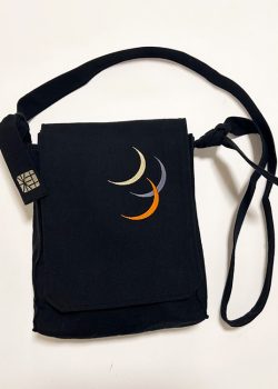 【ロゴ刺繍/バッグふた・10cm角内】【簡単絵柄/紐】