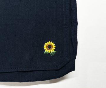 紺碧に咲くひまわり