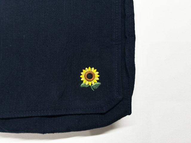 紺碧に咲くひまわり