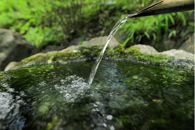 涼しい「作務衣」と「甚平」で粋な暑さ対策を。