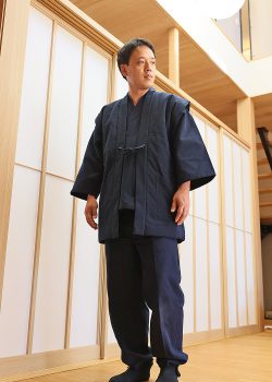 2043 手紡ぎ風・遠州織袖無し綿入袢天 No.1 濃紺