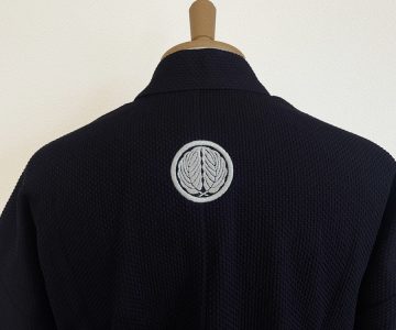 【簡単家紋】丸に抱き柏