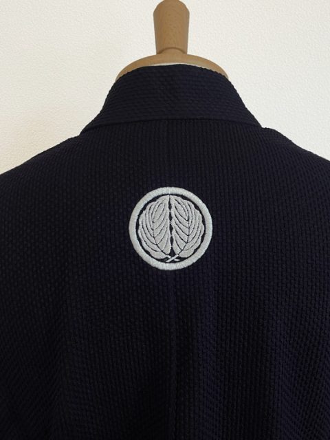 【簡単家紋】S-01：丸に抱き柏