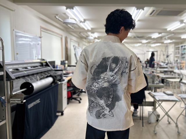 7010 水墨画甚平  ベージュ／龍  L