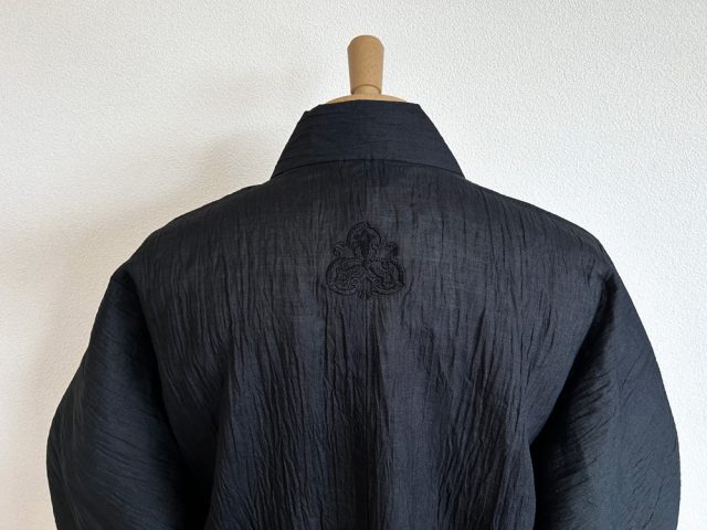 黒一色で魅せる家紋刺繍