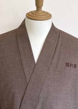 同系色でさりげなく彩る刺繍