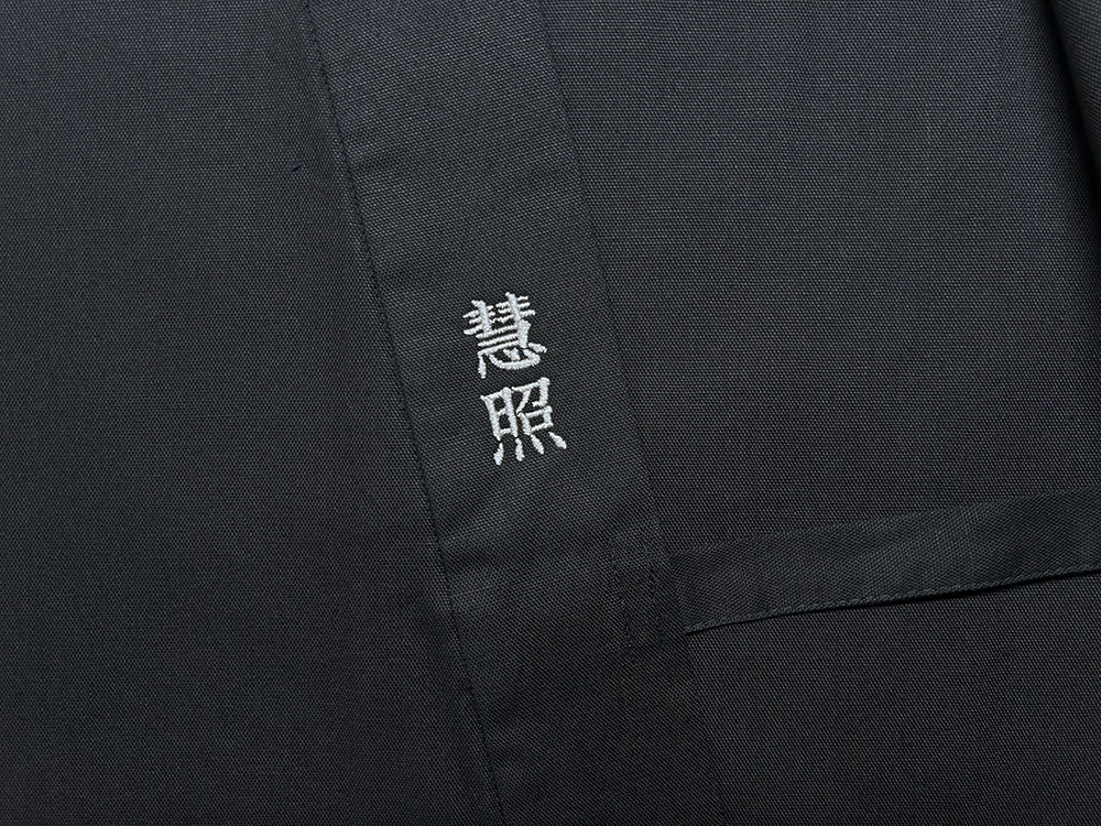洗練された「黒×銀」