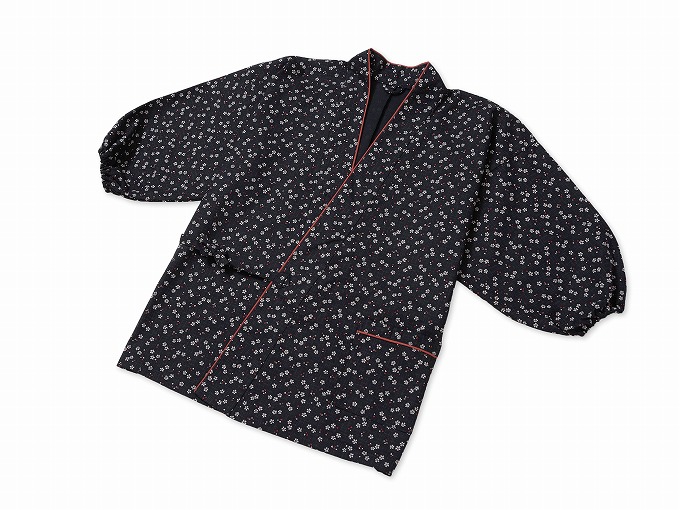 女性総柄作務衣　絣桜（かすりさくら）黒（ブラック）上着１
