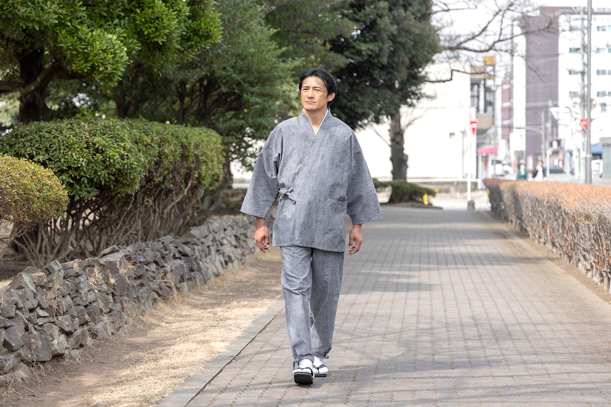 浴衣　綿紬　グレー系　白抜きの茄子柄　ISETAN誂 浴衣 綿紬 グレー系 白抜きの茄子柄 ISETAN誂