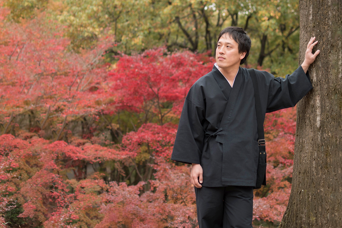 手紡ぎ風・遠州織作務衣 No.66 黒 | 作務衣・甚平通販 和粋庵