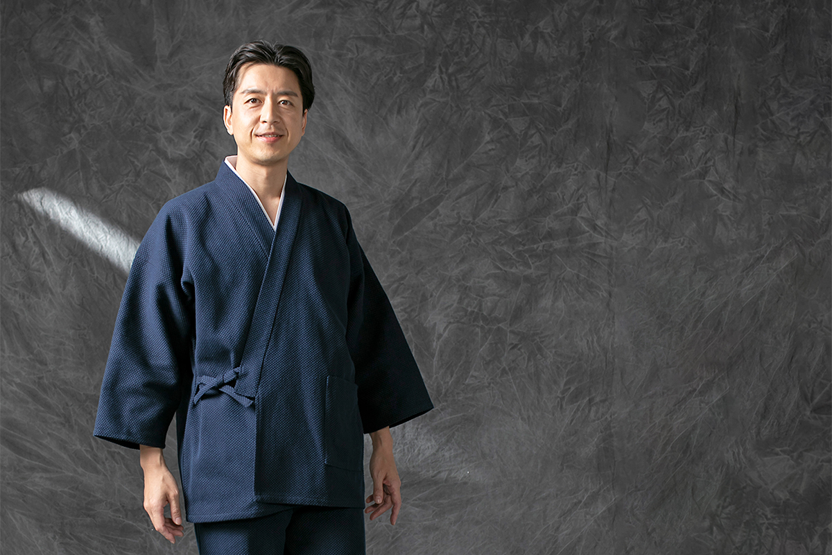 有松絞り、シミ匂い無し、着丈162センチ、裄丈67センチ 有松絞り、シミ匂い無し、着丈162センチ、裄丈67センチ