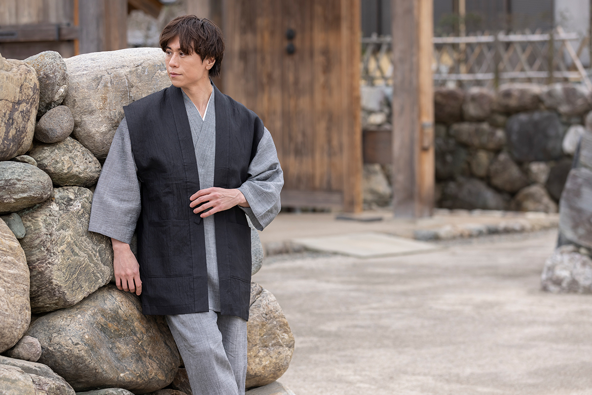 国産本麻(近江麻)裃 上衣のみ 濃い水色 夏の本麻 小紋 新品 近江ちぢみ 夏のカジュアル小紋 御仕立上り