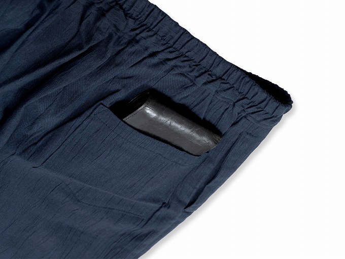 綿麻楊柳甚平（日本製） 濃紺　ズボンの右後ろにも大き目のポケットがついています。
