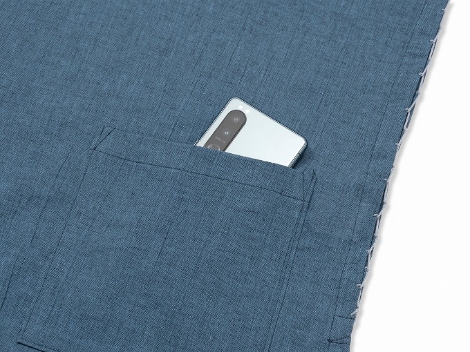 上着のポケットは内ポケットもついて携帯などを入れるのに便利！