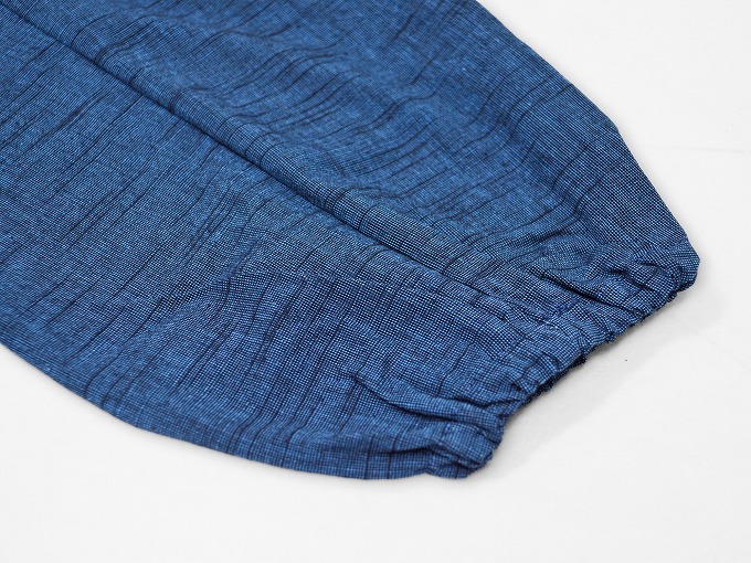 女性パンツルック作務衣　ブルー ズボン裾部分
