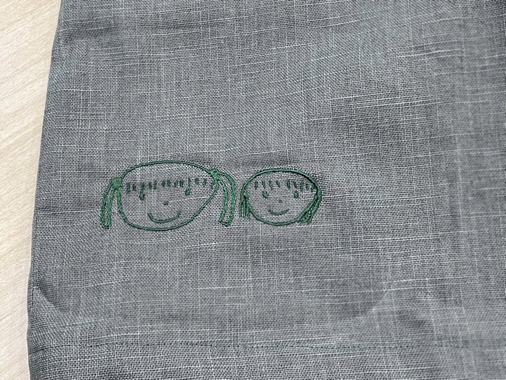 ロゴ刺繍